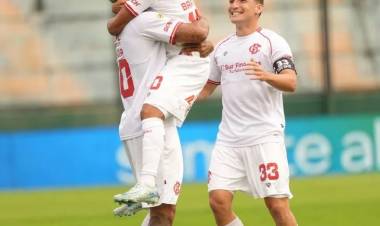 Barracas Central derrotó a Newell’s y amargó el debut de Fabbiani como entrenador
