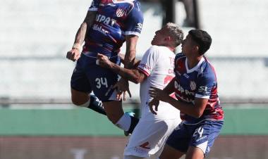 Con Madelón en el estadio. Unión cayó ante Barracas Central