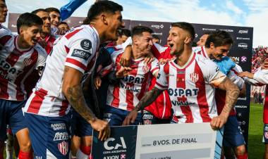 Los penales sellaron el regreso de Unión de Santa Fe a los Octavos de Final