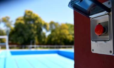 Verano seguro: la Municipalidad implementó botones de parada de emergencia en las piletas de los polideportivos