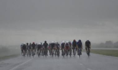 Ciclismo: un frente de tormenta en la zona de Coronda y Arocena, obligó a suspender la histórica Santa Fe-Rosario