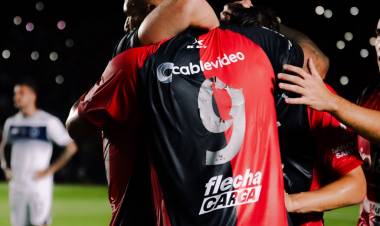 Una noche de reencuentro y desahogo: Colón le sacó el invicto a Los Quemeros