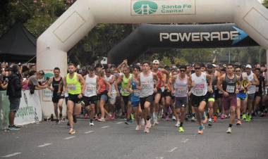 Santa Fe vivió una fiesta deportiva con la Media Maratón 21K en la Costanera