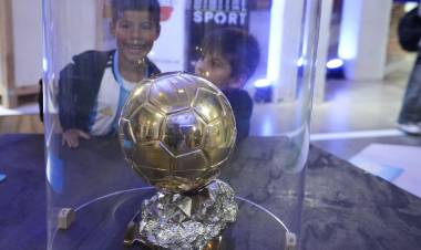 Provincia acerca la historia de Messi a la ciudad de Santa Fe con una muestra inédita de 150 fotografías