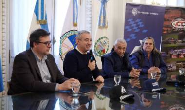 Javkin presidió el anuncio oficial del regreso del TC al Autódromo