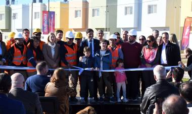 Pullaro inauguró la Villa Suramericana de la ciudad de Santa Fe: 346 viviendas que, tras los Juegos, serán para familias santafesinas