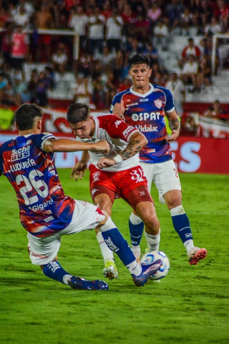 Sin merecerlo, otro error y una nueva derrota tatengue