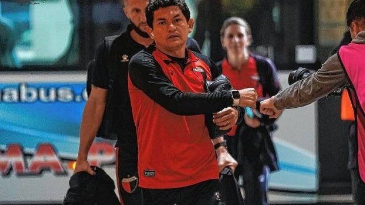 "El Pulga llega el lunes y va a firmar el contrato con Colón por un año y medio"