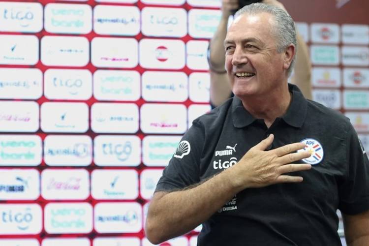 Gustavo Alfaro, conmovido en conferencia de prensa: “Paraguay me volvió un tipo muy vulnerable”