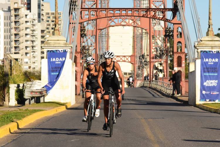 Jadar 2025: la costanera santafesina vibró en todos sus puntos con el triatlón