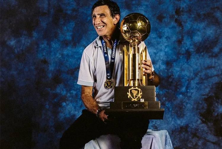 ¿Suma el cuarto?: Los tres títulos conseguidos por Gustavo Costas en Racing