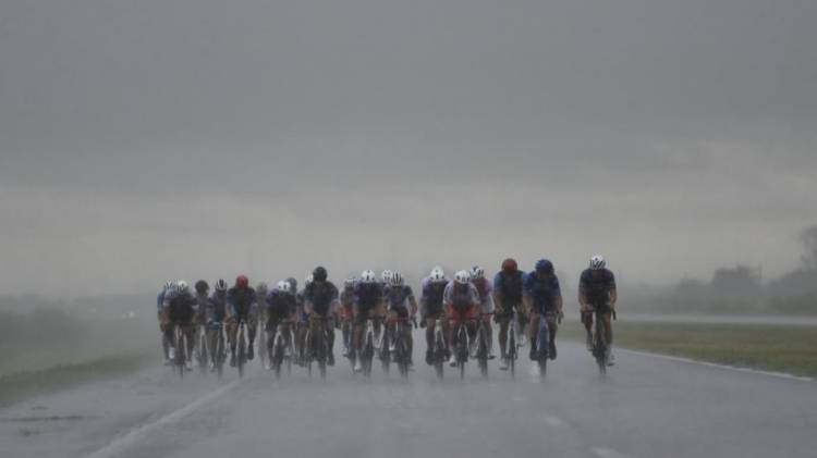 Ciclismo: un frente de tormenta en la zona de Coronda y Arocena, obligó a suspender la histórica Santa Fe-Rosario