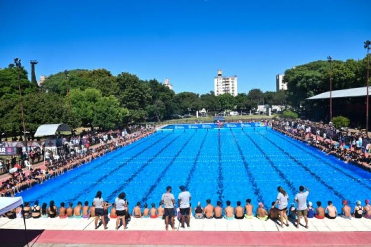 Muestra Talentos 2026 de natación: más de 600 niñas y niños compartieron destreza y formación deportiva en el agua