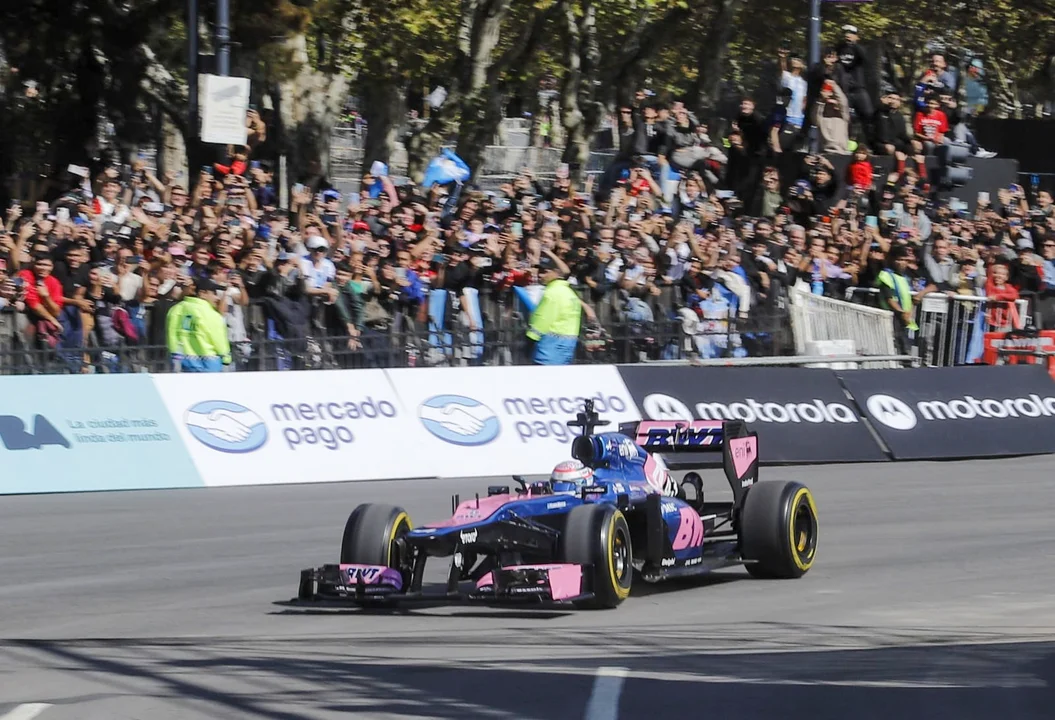 Colapinto giró en Buenos Aires por última vez con el Lotus E20