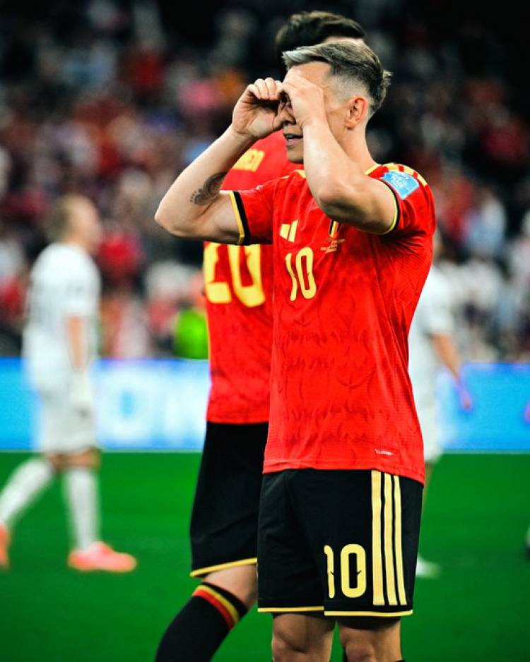 Bélgica goleó a Nueva Zelanda y consiguió el primer puesto en el Grupo G
