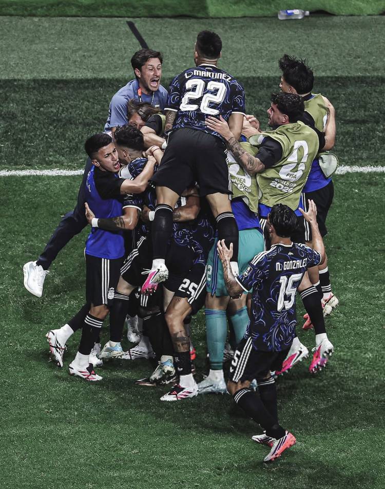 Argentina venció a Inglaterra y está en la final del Mundial