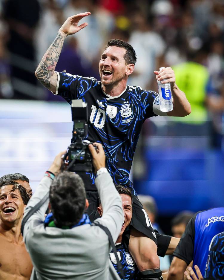 Enzo Fernández y Lionel Messi, figuras en una nueva remontada histórica argentina