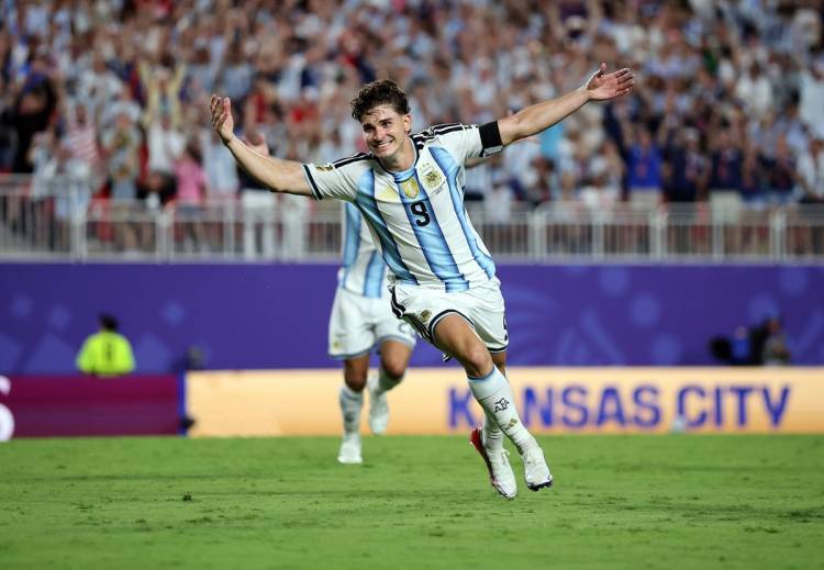 A dos días de la final del Mundial, el Atlético de Madrid confirmó que no venderá a Julián Álvarez