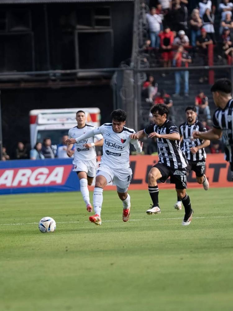 Colón no reacciona, perdió de nuevo contra el último y volvió a irse silbado