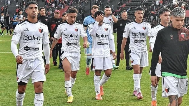 El plantel de Colón se llamó a silencio tras la derrota en el Brigadier ante Chaco For Ever