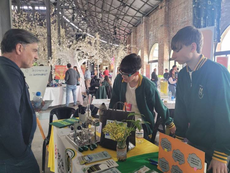 Escuelas agrotécnicas mostraron en la Feria de Proyectos el impacto de "Modo Secundaria" de la Fundación Banco Santa Fe 