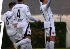 Colón empató un partido picante ante Estudiantes de Caseros y quedó como único líder