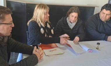 Borla y la provincia firmaron tres nuevos convenios del programa "Alentar" 