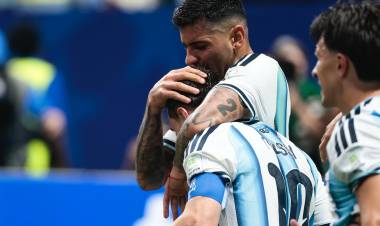 El Cuti Romero y Paredes, los más destacados en un partido de locos ante Egipto