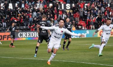 Colón aplastó a Central Norte, quedó segundo y ahora va a la caza del líder Ferro