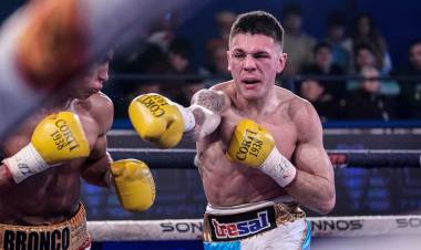 ¨El Rusito¨ sigue siendo el campeón: Alan Crenz retuvo por KO su título latino superligero FIB 