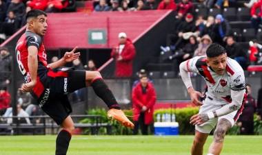 Colón goleó a Patronato en el Brigadier