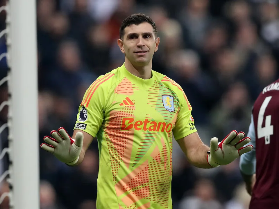 El “Dibu” Martínez tendría todo cerrado para dejar el Aston Villa y unirse al Chelsea