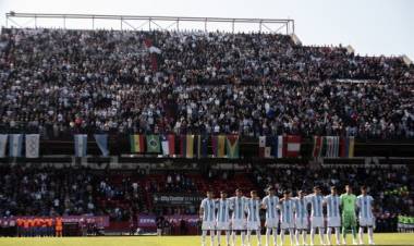 Más de 15.000 chicos y chicas vibraron con el debut de la selección argentina de fútbol en el Coloso
