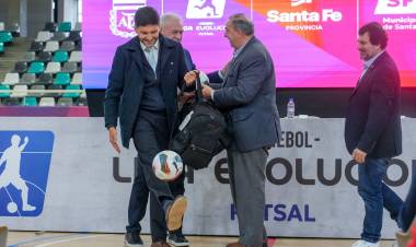 Pullaro presentó el sudamericano de Futsal en El Invencible Santa Fe: “La llama de los Juegos sigue encendida”