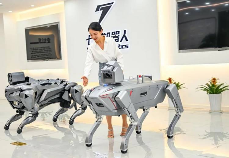 China presentó más robots: cuadrúpedos a prueba de explosiones