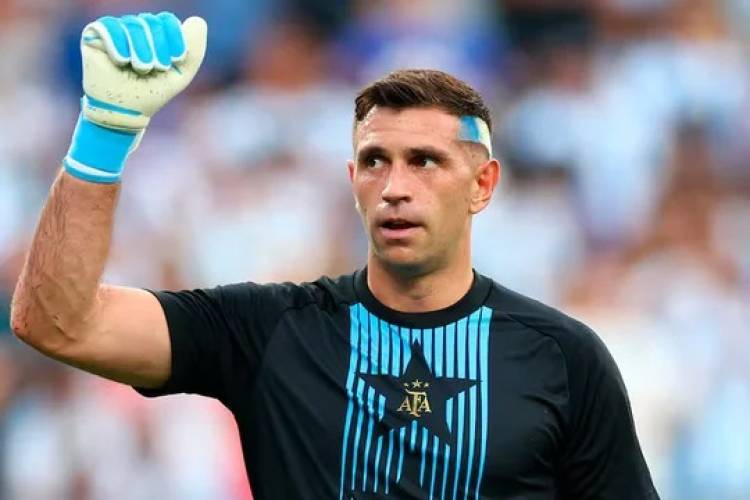 El “Dibu” Martínez tras la caída ante Ecuador: “Los árbitros siempre nos complican un poco más afuera de casa”