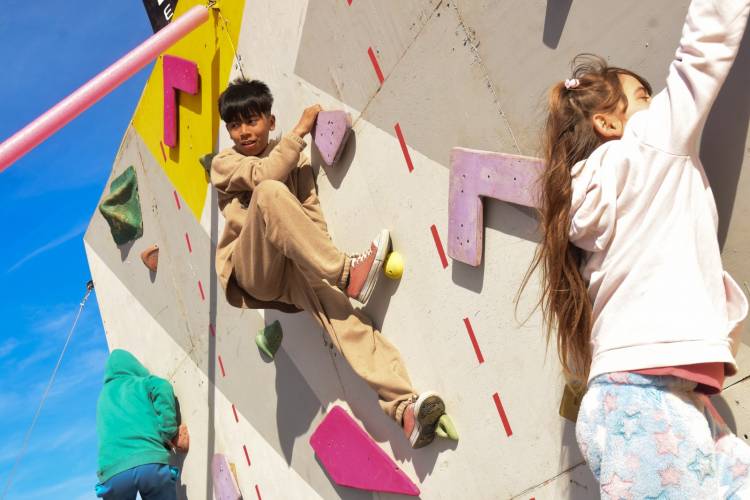 Más de 400 chicos de las Estaciones Municipales disfrutaron del Fan Fest de los Jadar 2025