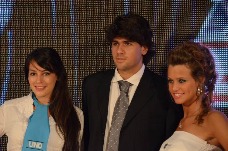 El equipo de Copa Davis que conducen los santafesinos Frana y Schwank se metió en las finales