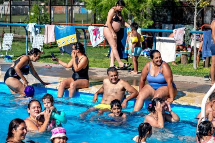 Verano en Rosario: más de 170 mil personas disfrutaron de las piletas recreativas en los polideportivos municipales
