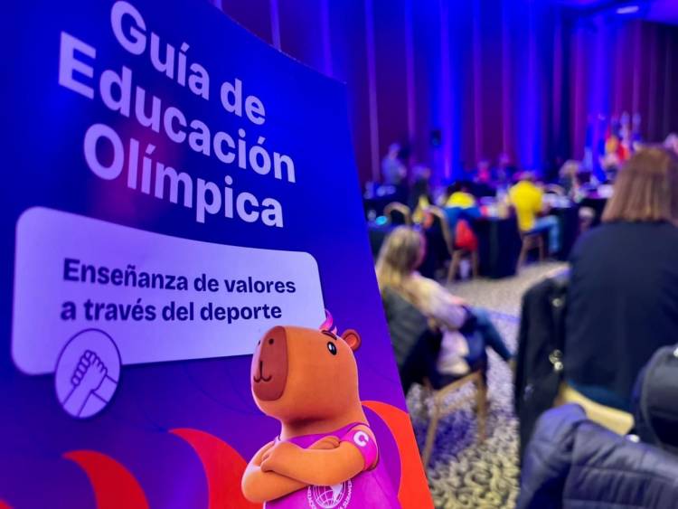 Con materiales pedagógicos, Provincia trabaja en las escuelas el Mundial de Fútbol y los Juegos Suramericanos
