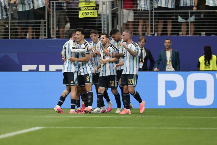 Mac Allister: "Sabíamos que iba a ser un partido duro, pero por suerte salió bien"