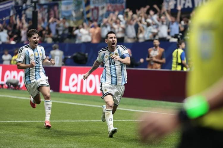 Julián Álvarez dijo: “Nos sentimos locales y este equipo siempre saca algo más”