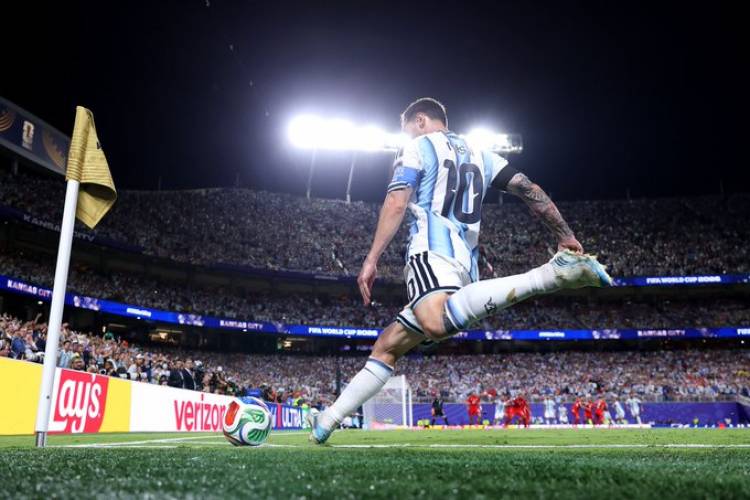 Messi: “Otra vez tocó sufrir, pero este equipo nunca deja de creer”