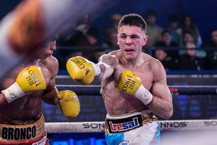 ¨El Rusito¨ sigue siendo el campeón: Alan Crenz retuvo por KO su título latino superligero FIB 