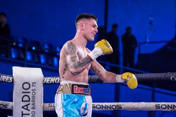 ¨El Rusito¨ sigue siendo el campeón: Alan Crenz retuvo por KO su título latino superligero FIB 