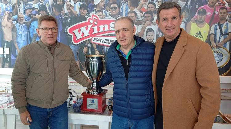 Se presentó en el puerto local la gran final del Apertura José Luis Burtovoy