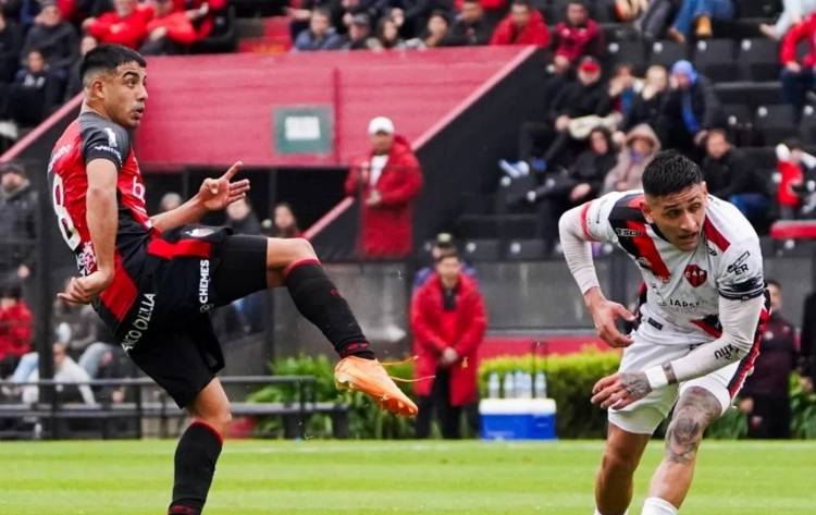 Colón goleó a Patronato en el Brigadier