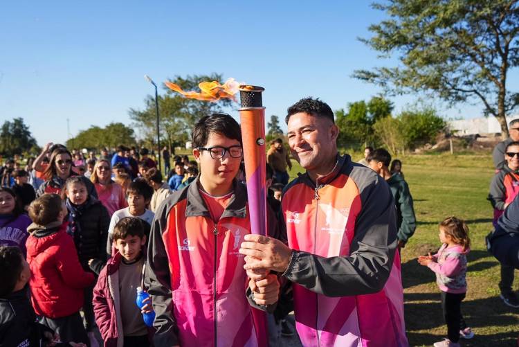 La Antorcha Suramericana llegó a Vera y fue llevada por destacados deportistas