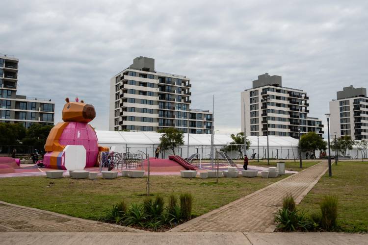 Avanza la colocación de más de 400 nuevas luminarias led en la Villa Olímpica y el Parque Héroes de Malvinas