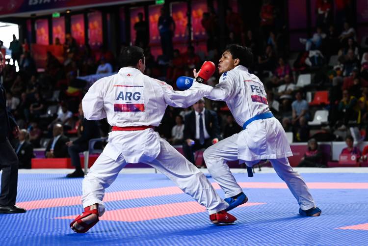 Karate: Ocho países ganaron medallas en las finales de kumite